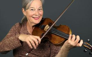 Anna Lindal spelar violin