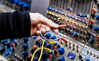 Hantering av rackmonterad synthesizer